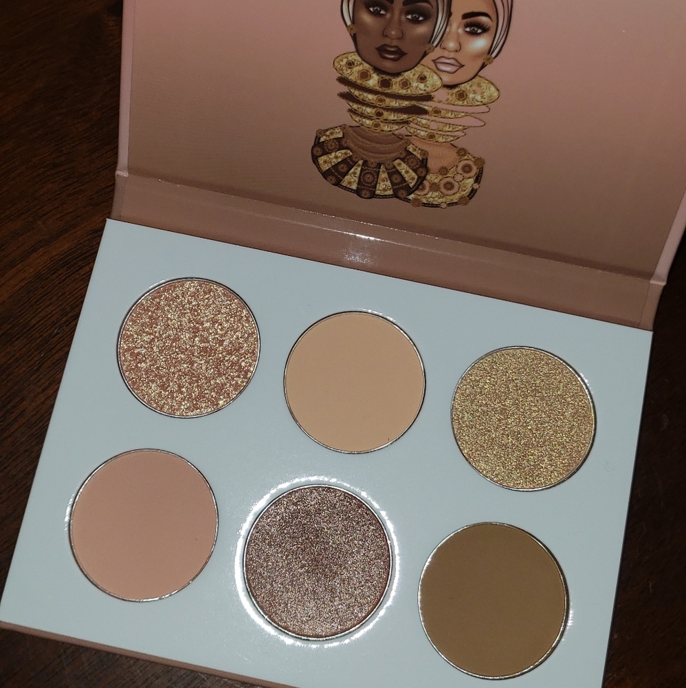 JUVIAS " NUDES" PALETTE